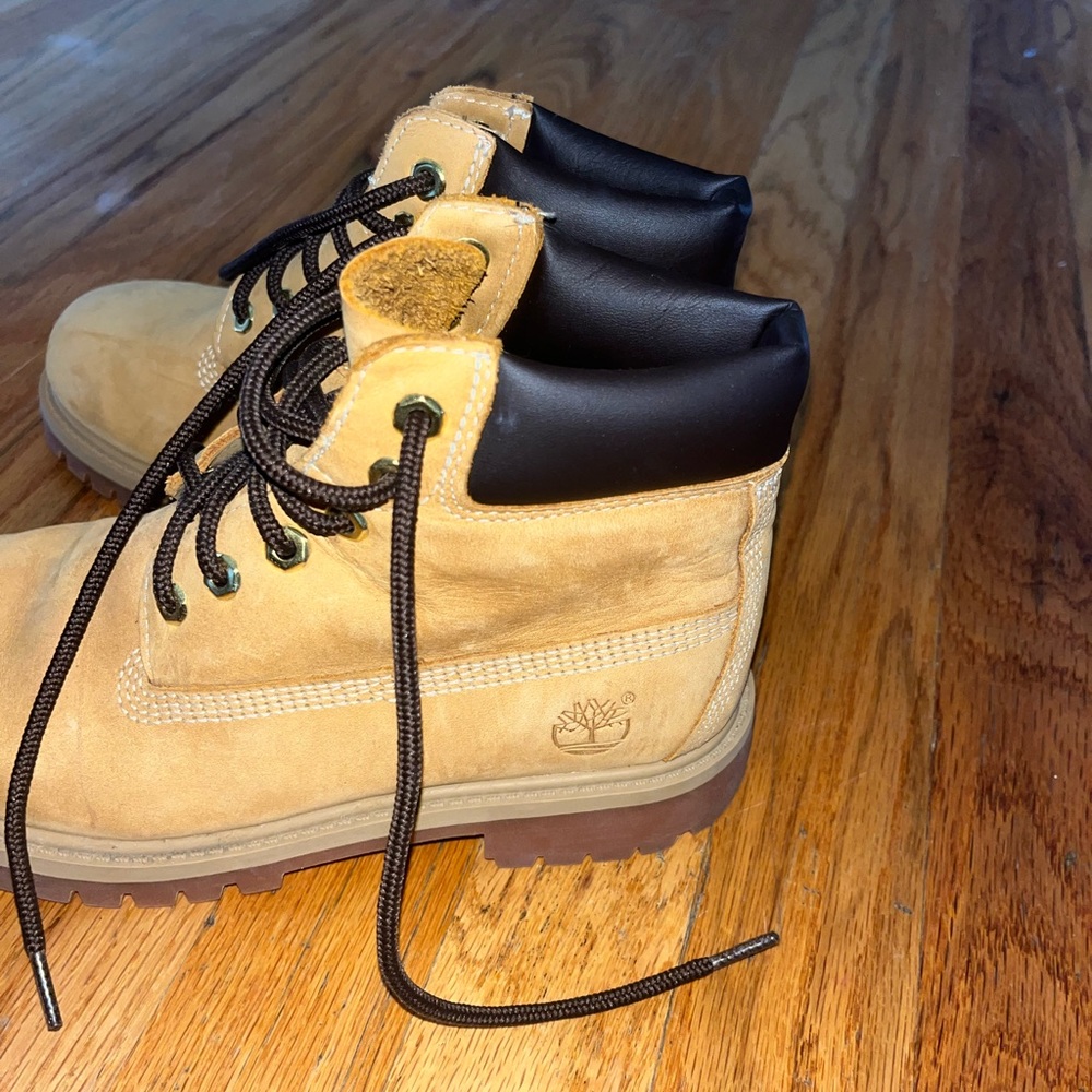 Kids timberlands size 3.